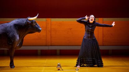 Angélica Liddell, en un momento de su obra 'Liebestod', estrenada en el Festival de Aviñón en julio de 2021. La directora y dramaturga española es uno de los nombres fijos de la programación del certamen.