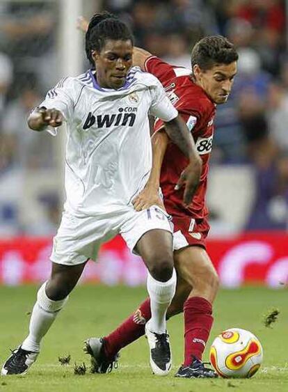 Royston Drenthe, a la izquierda, y Jesús Navas, durante el encuentro.