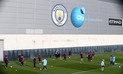 Los jugadores del primer equipo del Manchester City, durante un entrenamiento esta semana.