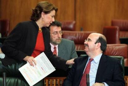 Álvarez y Zarrías, durante el pleno de ayer.