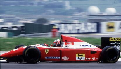 El piloto austriaco Gerhard Berger es uno de los pilotos con más participaciones en Grandes Premios de la historia de la Fórmula 1, 210. Ocupó el asiento de un monoplaza Ferrari durante dos etapas de tres años cada una; la primera de 1987 a 1989 y la segunda de 1993 a 1995. Sus mayores credenciales, dos terceros puestos en el mundial con identico número de puntos (41), en 1988 y 1994 y un total de 10 victorias en su carrera.