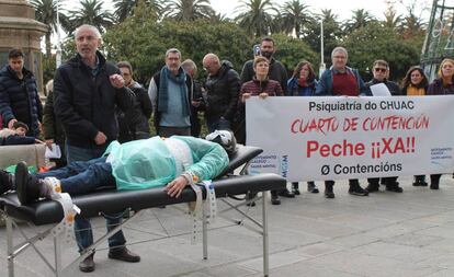 Concentración del Movimiento Gallego de Salud en el Obelisco de A Coruña este diciembre.