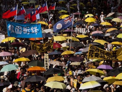 Manifestaci&oacute;n por el aniversario de la vuelta de la excolonia brit&aacute;nica a China, este 1 de julio .