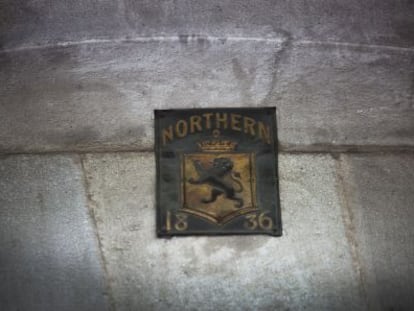 Placa de la companyia d'assegurances Northern al carrer de Sants.