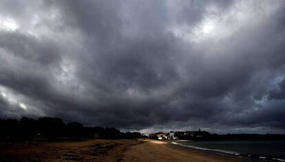 El cielo en la playa Grande de Miño en A Coruña el pasado día 9.