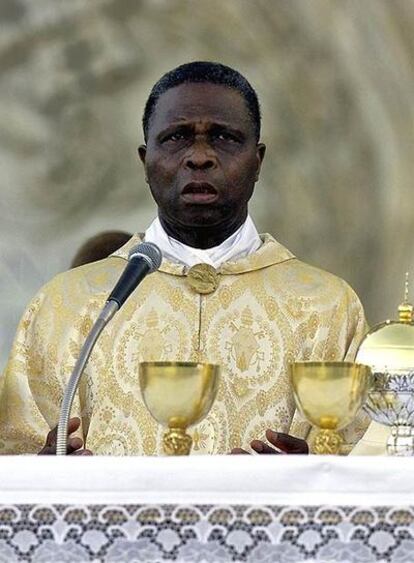 El cardenal Bernardin Gantin, celebrando una misa en Roma.