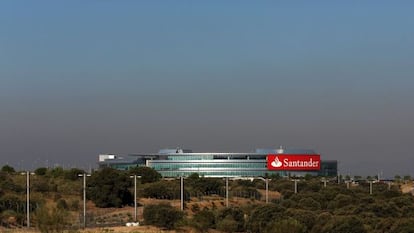 Sede de banco Santander en Boadilla.