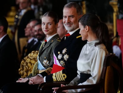 -FOTODELDIA- MADRID, 06/01/2024.-MADRID, 06/01/2024.-La princesa Leonor, el rey Felipe VI, y la reina Letizia, durante la recepción este sábado en el Palacio Real con motivo de la Pascua Militar.-EFE/ Borja Sanchez-Trillo POOL