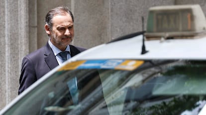 José Luis Ábalos, a su salida del Tribunal Supremo este lunes. 