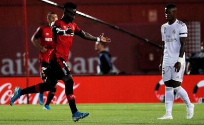 Lago Junior celebra el gol del Mallorca.