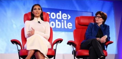 Kim Kardashian (esquerra), durant la seva xerrada a Re/Code.