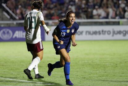 La estadounidense Alex Morgan celebra su gol.