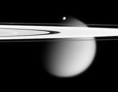 O sobrevoo também colocou a Cassini em direção à sua última ação, conhecida como Grande Final. À medida que a nave passava sobre Titã, a gravidade da lua alterava a órbita da sonda robótica para que, em vez de passar por fora dos anéis principais de Saturno, a Cassini começasse uma série de 22 imersões entre os anéis e o planeta, em 26 de abril. A missão será concluída com uma imersão na atmosfera de Saturno em 15 de setembro.