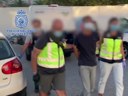 Captura de pantalla del vídeo en donde se ve la detención en agosto en Huelva de uno de los fugitivos más buscados de Europa.