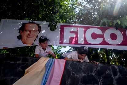El candidato que más reportes ha recibido por rebasar el límite permitido de publicidad ha sido Federico Gutiérrez.