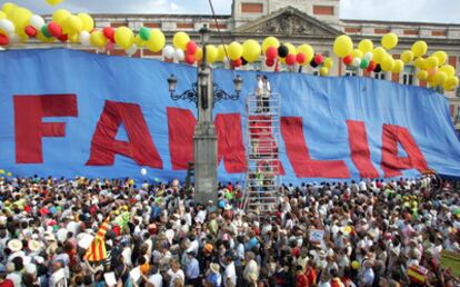 Manifestación en Madrid, convocada por el Foro de la Familia, en contra del matrimonio homosexual.