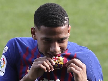 Todibo, el día de su presentación con el Barcelona.