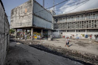 La OCPT (Office Congolais de Poste et Télécommuniaction), en Masina, Kinshasa. 2013.