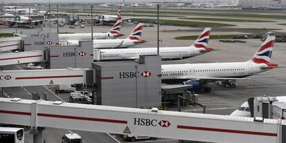 Aviones estacionados en Heathrow, el principal aeropuerto de Londres.