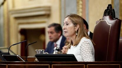 La presidenta del Congreso de los Diputados, Ana Pastor, durante la sesión de control al Gobierno este miércoles en el Congreso. 