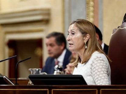 La presidenta del Congreso de los Diputados, Ana Pastor, durante la sesión de control al Gobierno este miércoles en el Congreso. 