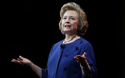 Hillary Clinton, contra el embargo a Cuba en su libro