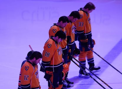 Minuto de silencio de los jugadores de Predators antes del partido contra los Winnipeg Jets 