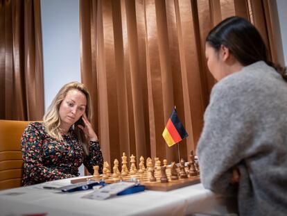 Elisabeth Paethz, poco antes de iniciar su partida con Dinara Wagner, hoy en Múnich