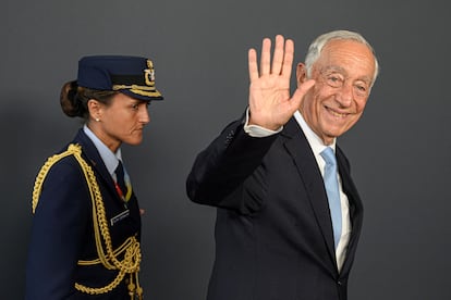 The president of the Republic of Portugal, Marcelo Rebelo de Sousa, greets upon his arrival at the Summit for Peace in Ukraine held this Saturday in Stansstad (Switzerland).