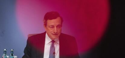 El presidente del Banco Central Europeo (BCE), Mario Draghi, ofrece una rueda de prensa.