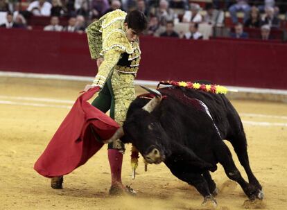 Jim&eacute;nez Fortes, ayer s&aacute;bado en la Feria de San Jorge, en la plaza de toros de Zaragoza.