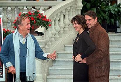 Franco Zeffirelli, Fanny Ardant y Jeremy Irons, ayer, en Madrid.