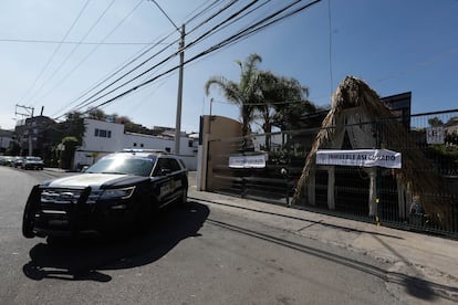 Una patrulla vigila el bar Los Cantaritos, en Querétaro, el 10 de noviembre de 2024.