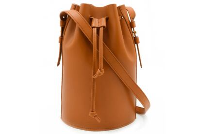 Bolso Renata Ocre de Adriana Alonso (96 €).