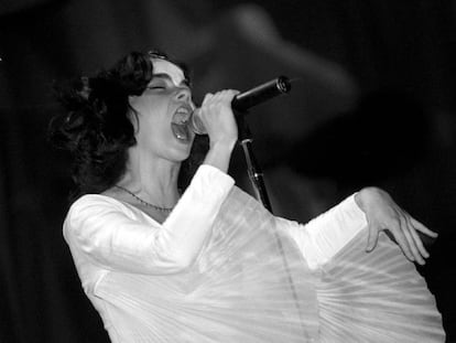 Björk, en su actuación en el Festival de Benicàssim en 1998.