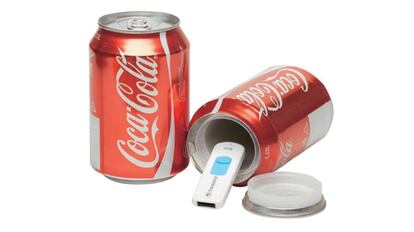 Portaobjetos para la playa con forma de lata de Coca-Cola