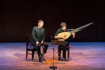 El contratenor Iestyn Davis y el laudista Thomas Dunford en el auditorio de la Fundación Juan March.