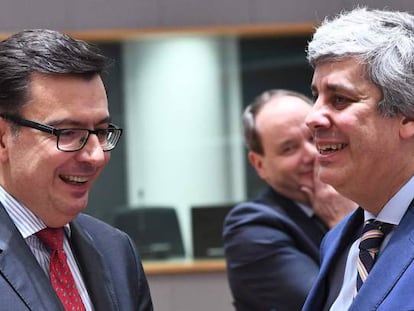 El ministro de Economía, Román Escolano, junto al presidente del Eurogrupo, Mario Centeno.