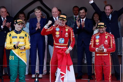 Charles Leclerc celebra su victoria en el Gran Premio de Mónaco.