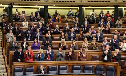 Aplausos en el hemiciclo durante el pleno del Congreso que convalida este miércoles, con los apoyos de Junts y del PP, el decreto ley de medidas urgentes en materia económica, de transporte, de Seguridad Social y para hacer frente a situaciones de vulnerabilidad.