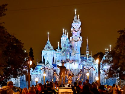 Parque temático Disneyland en California.