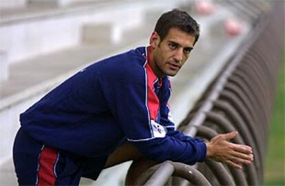 Ismael Urzaiz, en la grada del estadio de San Mamés.