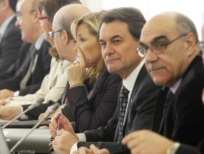 En primer t&eacute;rmino, Salvador Alemany con el presidente de la Generalitat, Artur Mas.