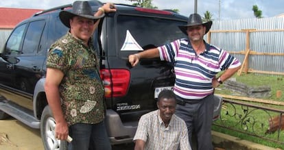 Roberto Berardi y Jos&eacute; Ram&oacute;n Alfonsel en Guinea Ecuatorial.