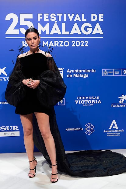 Blanca Suárez escogió un minivestido con cola de Antonio Grimaldi para presentar su último trabajo, la cinta de Dani de la Orden El Test.