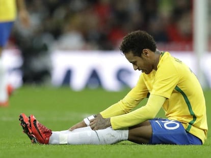 Neymar teve atuação sem brilho diante da Inglaterra.