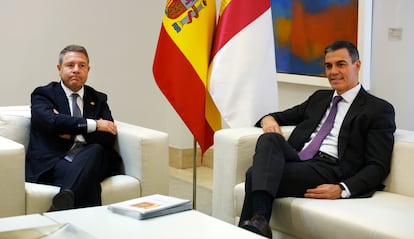 Emiliano García-Page y Pedro Sánchez, en el palacio de la Moncloa.