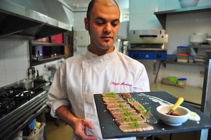 El chef Sergio Martínez, en la cocina de su restaurante Keki.