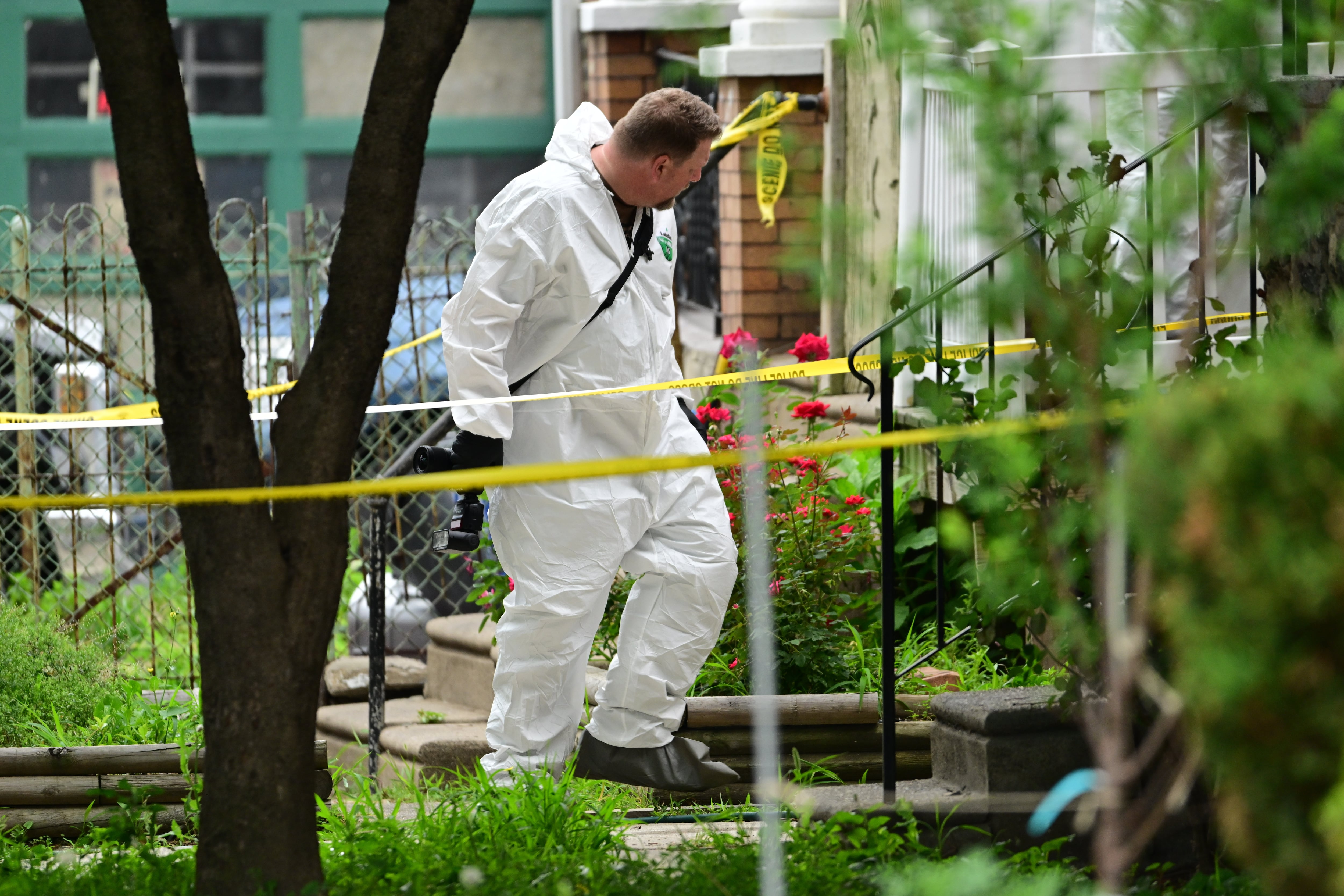 La policía de Filadelfia investiga la posible muerte de cinco mujeres en una casa en la que se filmaban películas ‘gore’ y porno