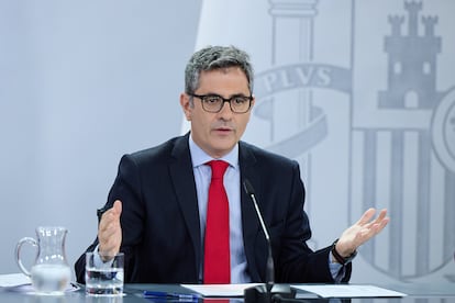 El ministro de la Presidencia, Félix Bolaños, este martes durante una rueda de prensa tras el Consejo de Ministros, en La Moncloa.